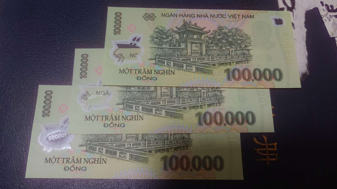 【囧羊收藏】精选微拍第3场~裸币场 11.15晚八点半 2019年越南100000盾塑料钞 十万  豹子号222+444+555三张一起 全新绝品