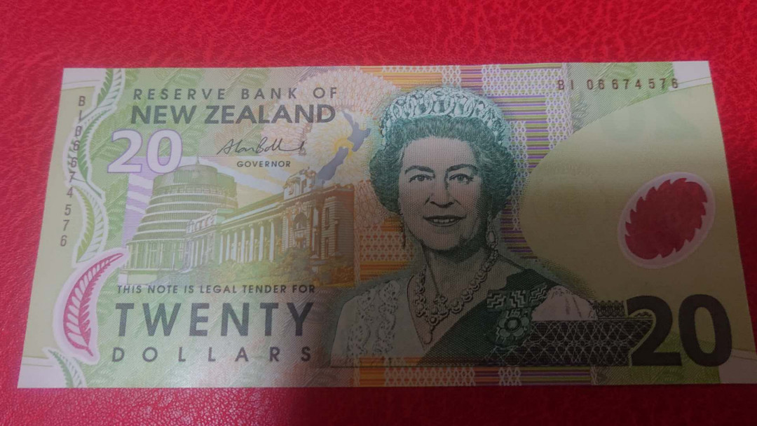 【囧羊收藏】精选微拍第3场~裸币场 11.15晚八点半 2006年新西兰20元塑料钞 全新UNC