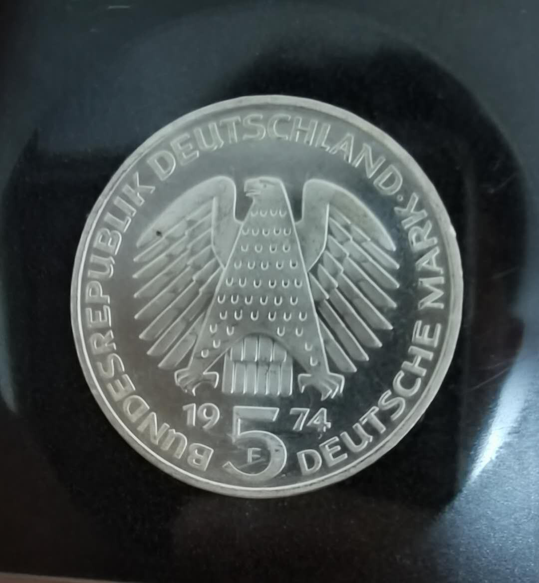 马甸外币专卖微拍第二十九期，银币专场，陆续上新，欢迎关注 1974年德国5马克基本法制定25周年纪念银币，重：11.2克，成色：625，品相如图