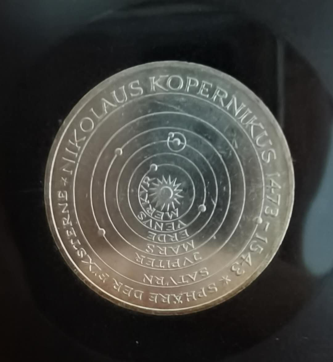 马甸外币专卖微拍第二十九期，银币专场，陆续上新，欢迎关注 1973年德国5马克哥白尼诞辰500年纪念银币，重11.2克，成色：625，品相如图