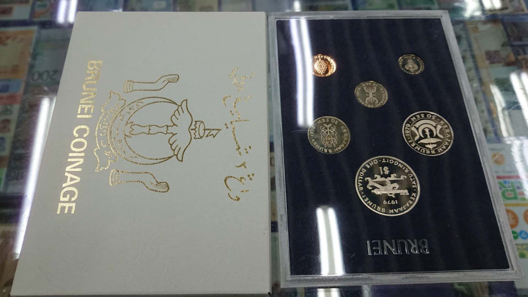 【囧羊收藏】精选微拍第五场~世界硬币（套装）专场（陆续上架） 文莱纪念硬币套装（纪念啥的忘了等后面查好再修正）全新绝品