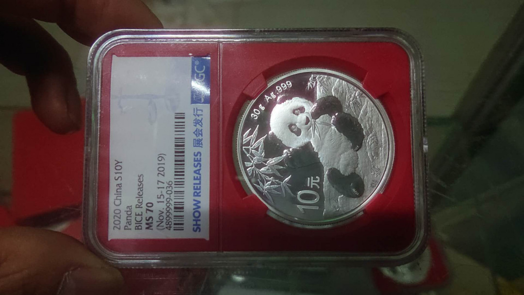 【囧羊收藏】精选微拍第五场~世界硬币（套装）专场（陆续上架） 2020年熊猫30克银币 NGC70分展会发行版 红壳 绝品无斑