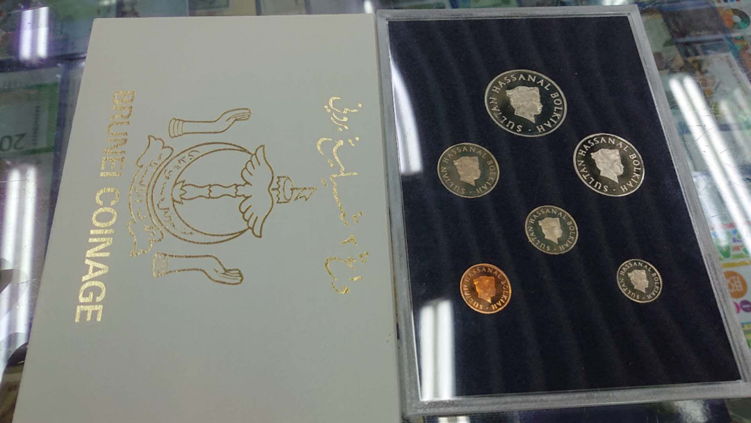 【囧羊收藏】精选微拍第五场~世界硬币（套装）专场（陆续上架） 文莱纪念硬币套装（纪念啥的忘了等后面查好再修正）全新绝品