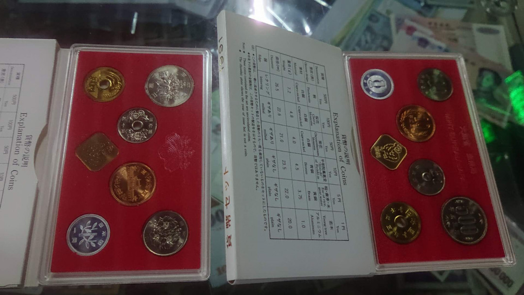 【囧羊收藏】精选微拍第五场~世界硬币（套装）专场（陆续上架） 1991年（平成3年）日本硬币套装 普通装和纪念装各一 面值666*2=1332日元