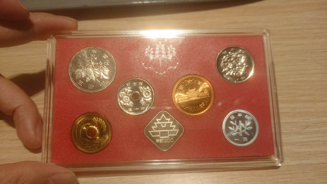 【囧羊收藏】精选微拍第五场~世界硬币（套装）专场（陆续上架） 1994年日本硬币套装 纪念京都建成1200周年 全新原盒，非常稀少（目录价格六七千日元）