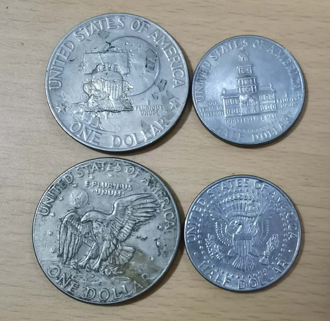 北京马甸外国钱币专卖微拍第三十期，非贵金属纪念币，流通币专场，陆续上新，欢迎关注 美国大美元半美元流通币纪念币1对4枚，品相如图，有塑料胶，