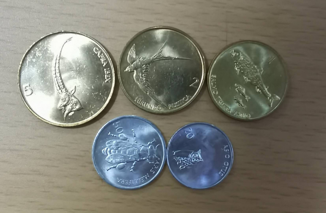 北京马甸外国钱币专卖微拍第三十期，非贵金属纪念币，流通币专场，陆续上新，欢迎关注 斯洛文尼斯流通币5枚/套，品相如图