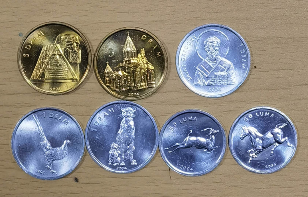 北京马甸外国钱币专卖微拍第三十期，非贵金属纪念币，流通币专场，陆续上新，欢迎关注 2004年阿塞拜疆纳卡共和国（争议地区）清版流通币7枚/套，品相如图
