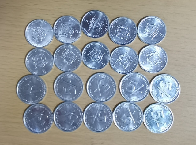 北京马甸外国钱币专卖微拍第三十期，非贵金属纪念币，流通币专场，陆续上新，欢迎关注 索马里兰鸡纪念铝币10枚，索马里FA0（粮食）大象纪念铝币10枚