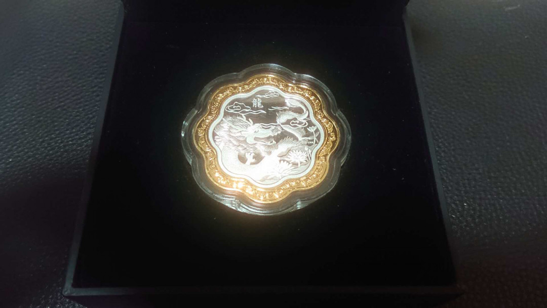 【囧羊收藏】精选微拍第五场~世界硬币（套装）专场（陆续上架） 2012年加拿大皇家造币厂 龙年莲花型银币 26.7克 绝品无白斑