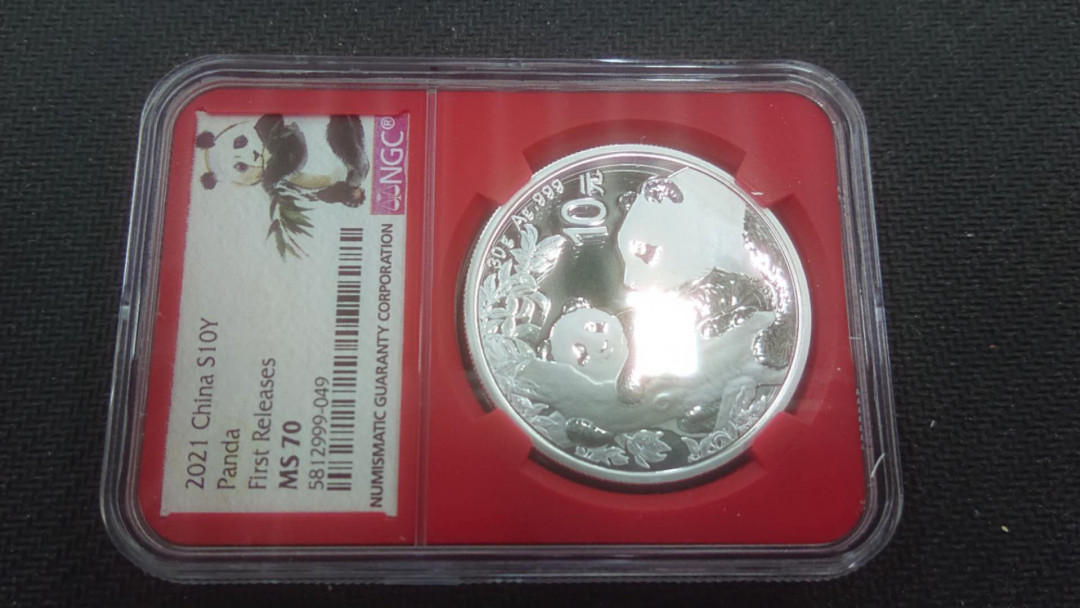 【囧羊收藏】精选微拍第五场~世界硬币（套装）专场（陆续上架） 2021年熊猫30克银币 NGC70分  全新绝品无斑 红壳熊猫标