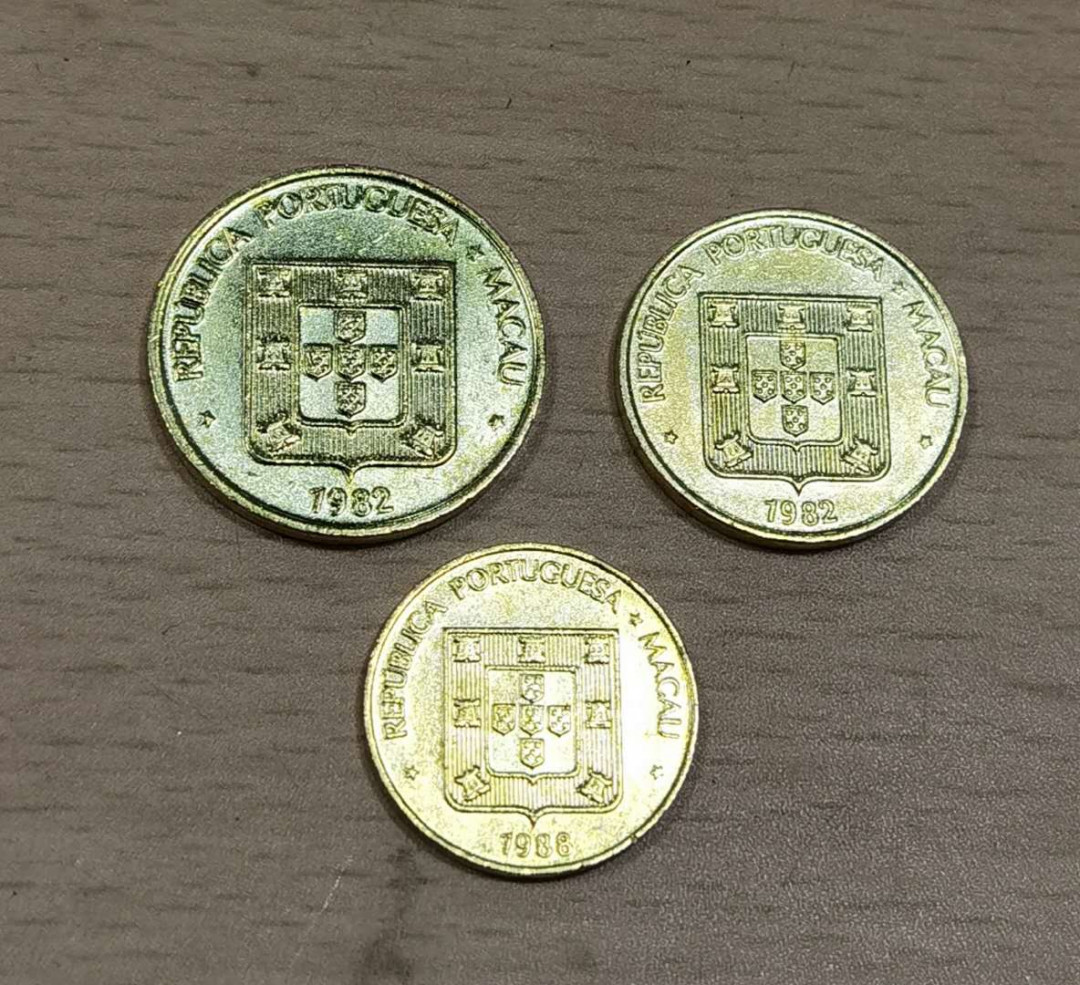北京马甸外国钱币专卖微拍第三十期，非贵金属纪念币，流通币专场，陆续上新，欢迎关注 澳门福禄寿铜币三枚，品相如图，洗过