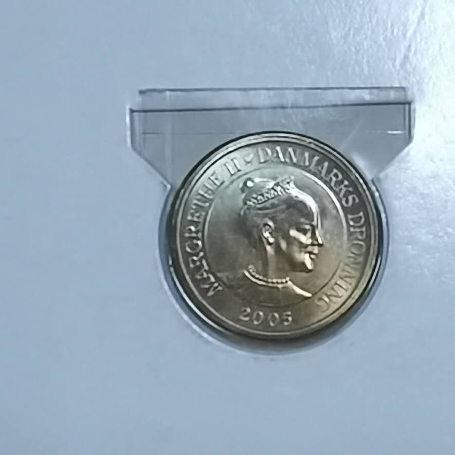 北京马甸外国钱币专卖微拍第三十期，非贵金属纪念币，流通币专场，陆续上新，欢迎关注 2005年丹麦10克朗纪念币，邮票卡装纪念册，品相如图