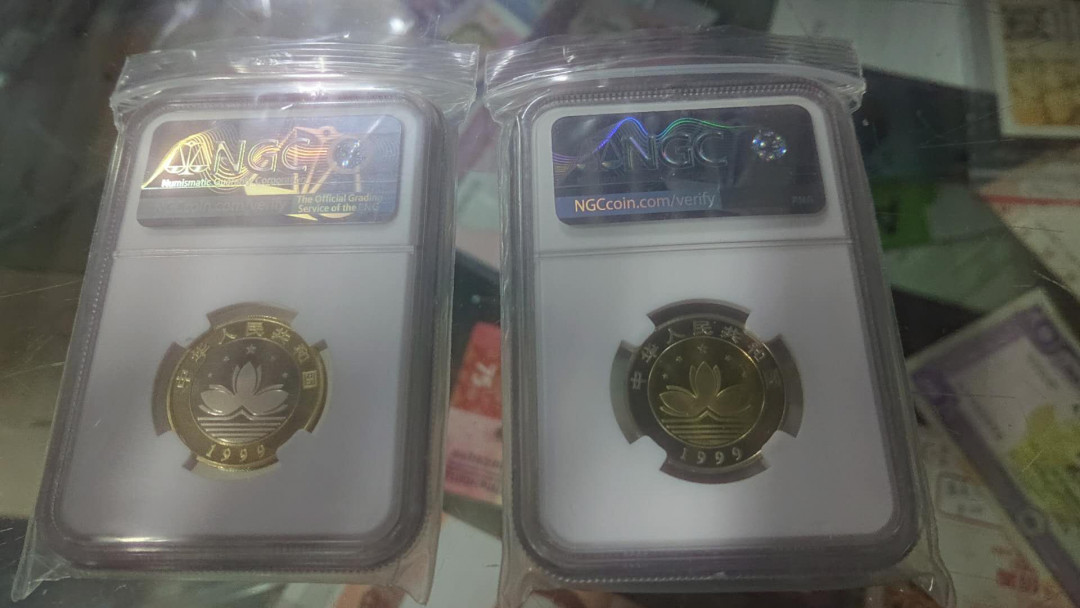 【囧羊收藏】精选微拍第五场~世界硬币（套装）专场（陆续上架） 1999年澳门回归精制币（两枚）NGC69高分绝品 配原册证书