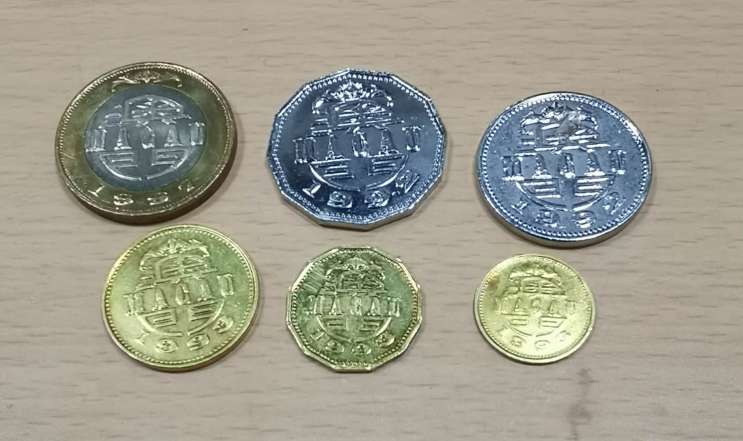 北京马甸外国钱币专卖微拍第三十期，非贵金属纪念币，流通币专场，陆续上新，欢迎关注 澳门流通币6枚/套，品相如图：5元，1元洗过