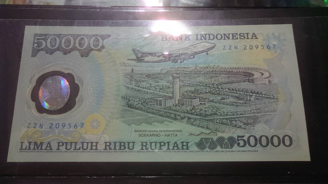 【囧羊收藏】精选微拍第六期~世界各国钱币场（陆续新增上架） 1993年印度尼西亚50000卢比塑料纪念钞 全新UNC 