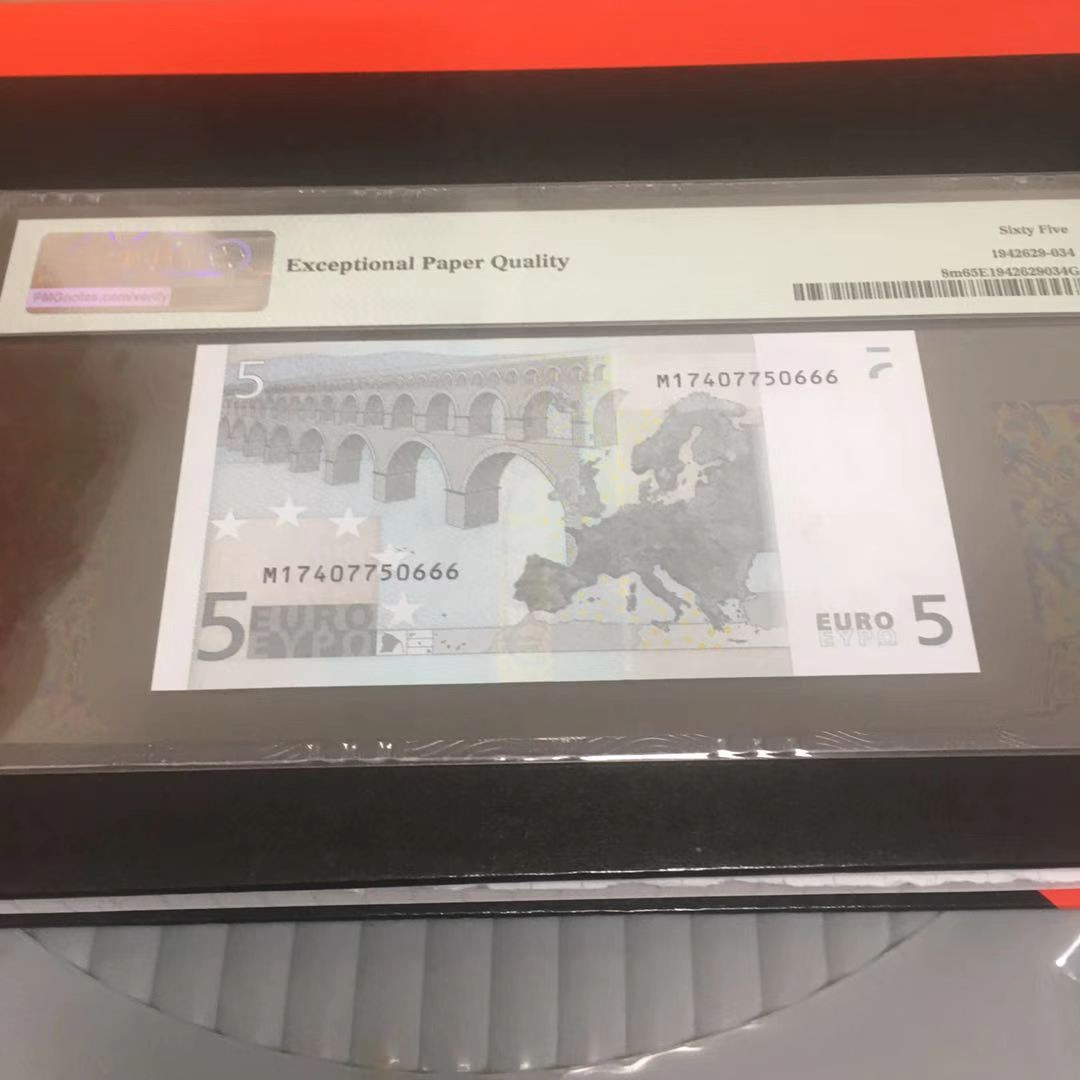 【鲸贝乐淘·外币】千字文·第“高冠陪辇，驱毂振缨”号拍卖 【欧盟🇪🇺 】2002年5欧元，葡萄牙版，PMG65E 