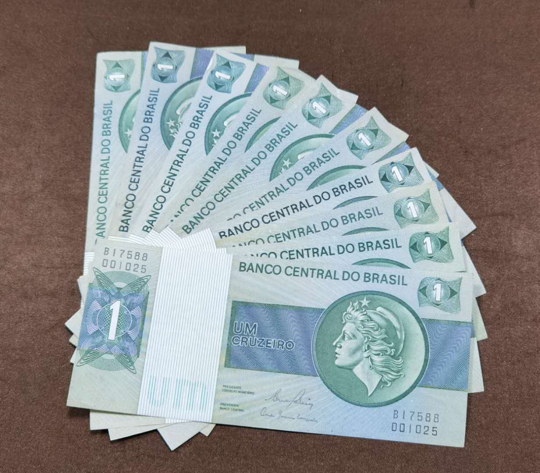 北京马甸外币专卖微拍第三十一期，纸币专场，陆续上新，欢迎光临 巴西早期女神版纸币10张，品相如图：流通品7一9品