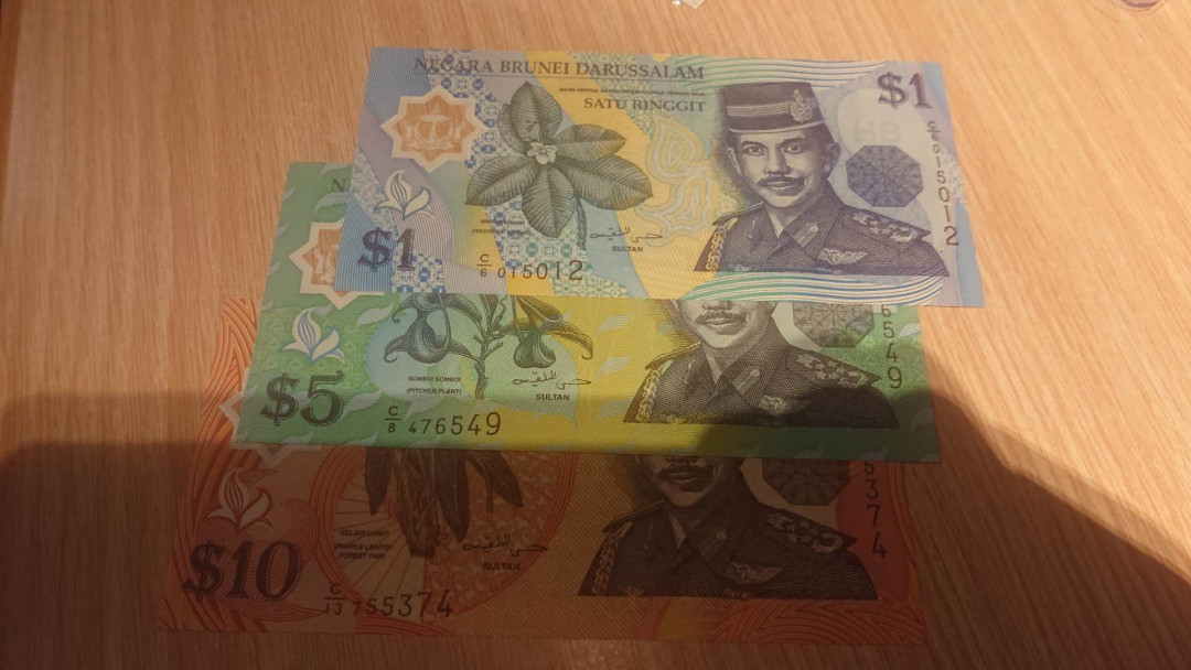 【囧羊收藏】精选微拍第六期~世界各国钱币场（陆续新增上架） 1996文莱1+2002文莱5+1998文莱10元塑料钞 全新绝品