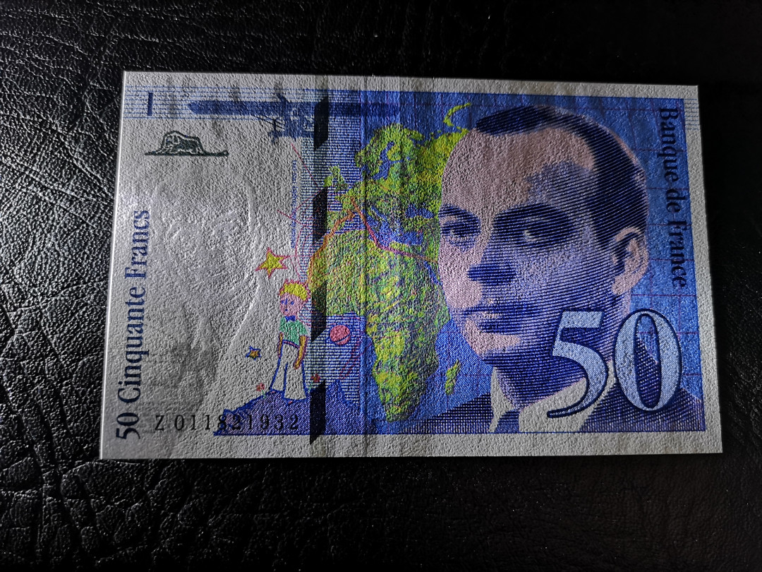 《外钞收藏家》第九十二期 精品拍卖 法国末版 50法郎 有平光下有不明显中折  测光可以看到