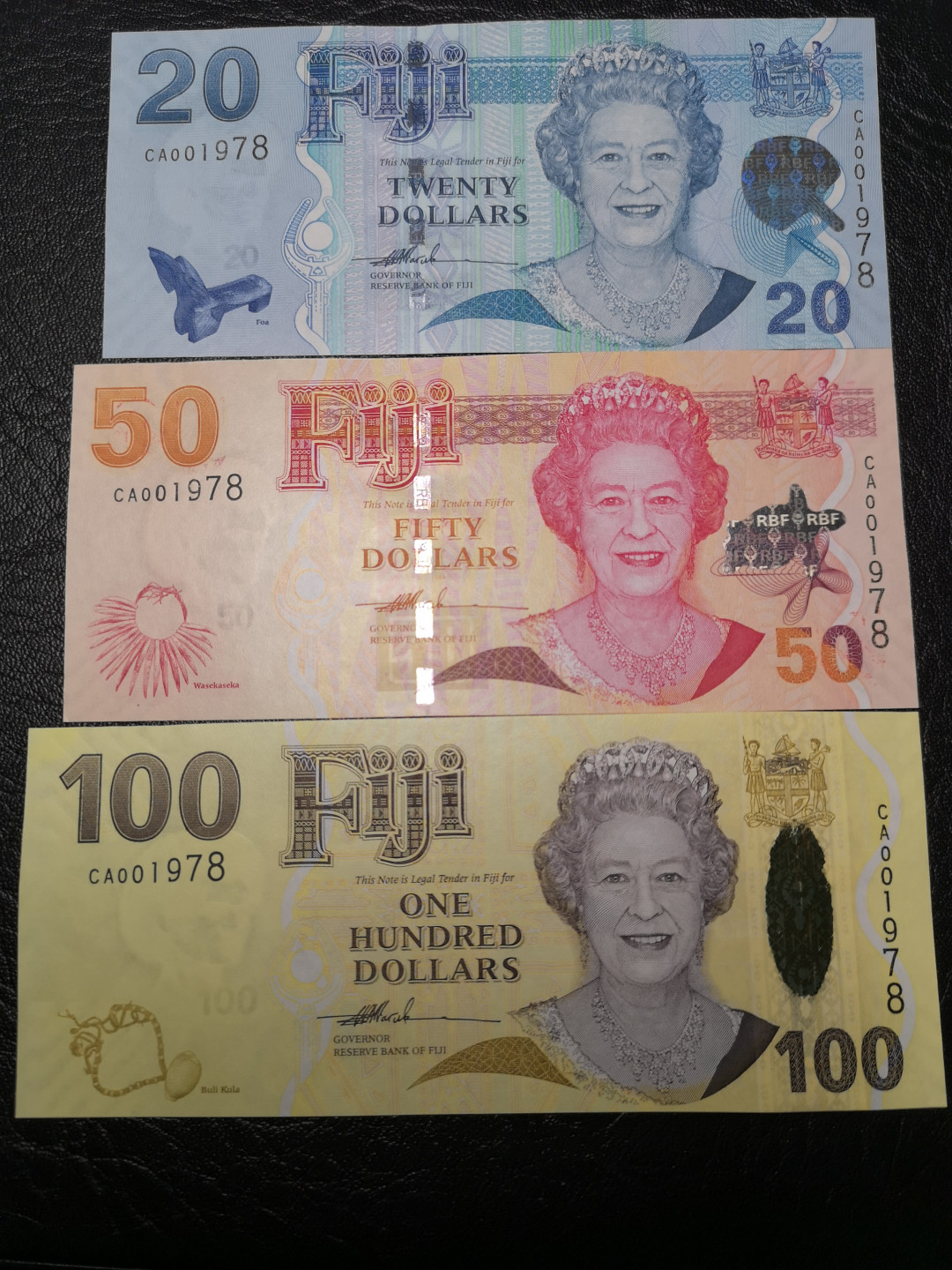 《外钞收藏家》第九十二期 精品拍卖 斐济2007年全同号1978号 六张 全新unc