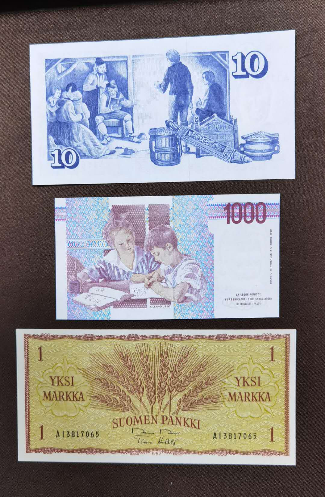 北京马甸外币专卖微拍第三十一期，纸币专场，陆续上新，欢迎光临 冰岛，芬兰，意大利纸币三张，品相如图全新
