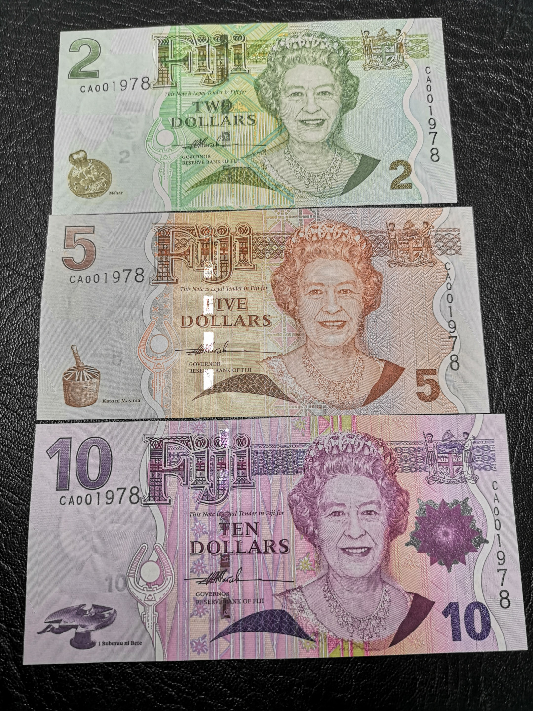 《外钞收藏家》第九十二期 精品拍卖 斐济2007年全同号1978号 六张 全新unc