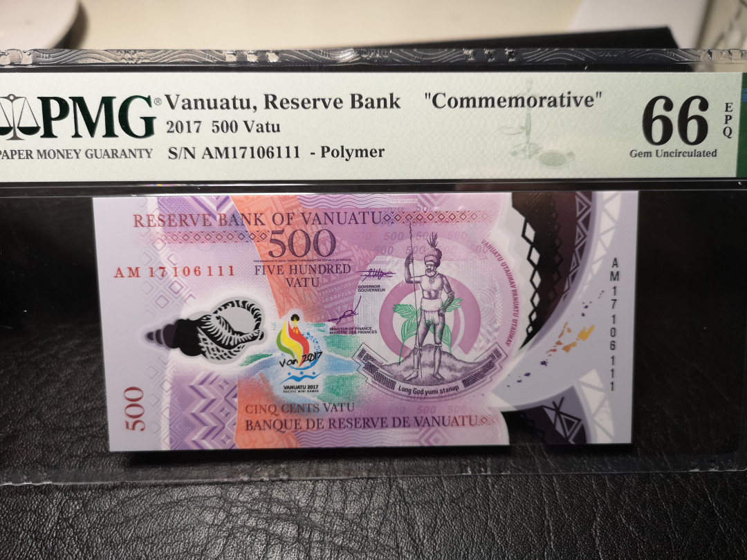 《外钞收藏家》第九十二期 精品拍卖 瓦努图2017年500 豹子号111 pmg66