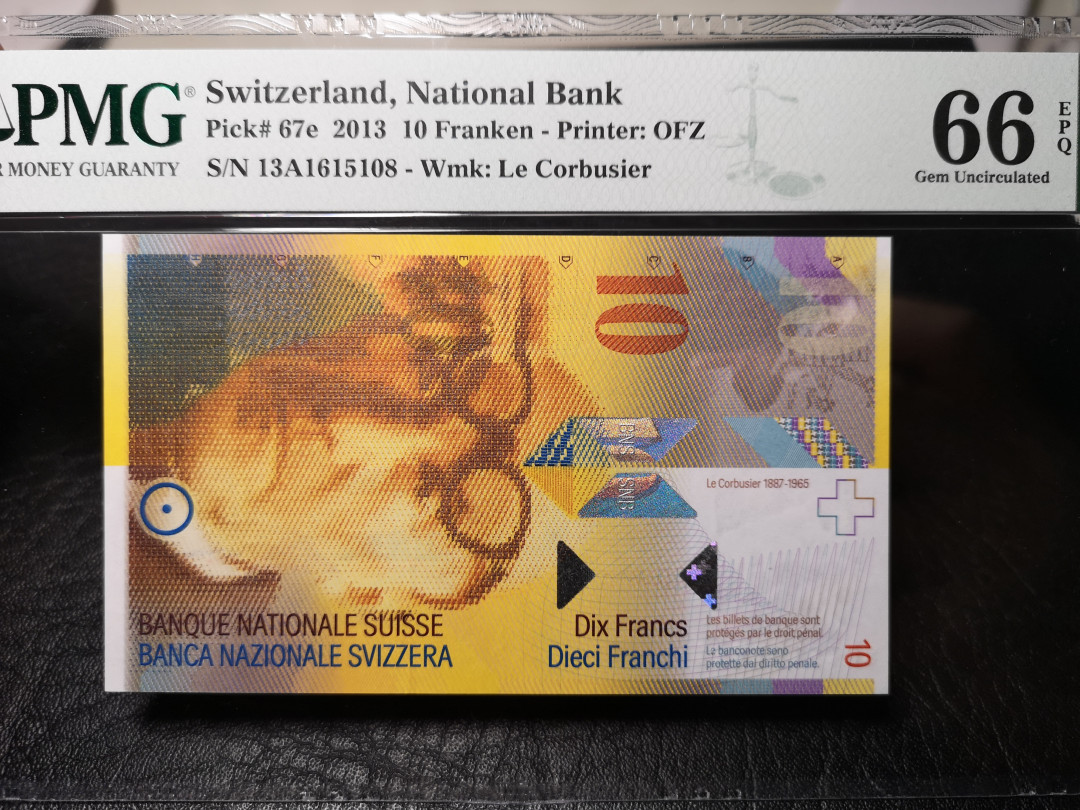 《外钞收藏家》第九十二期 精品拍卖 瑞士2013年10法郎 首发冠 pmg66