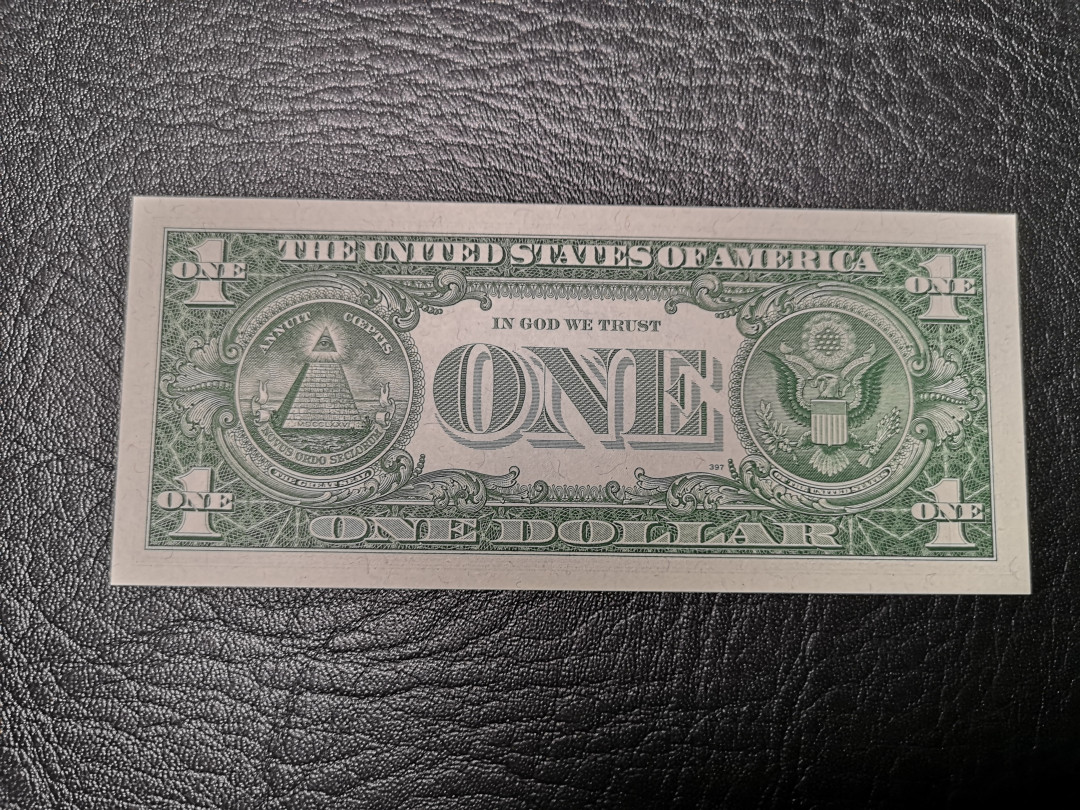 《外钞收藏家》第九十二期 精品拍卖 1957年1美元 蓝库印 全新unc