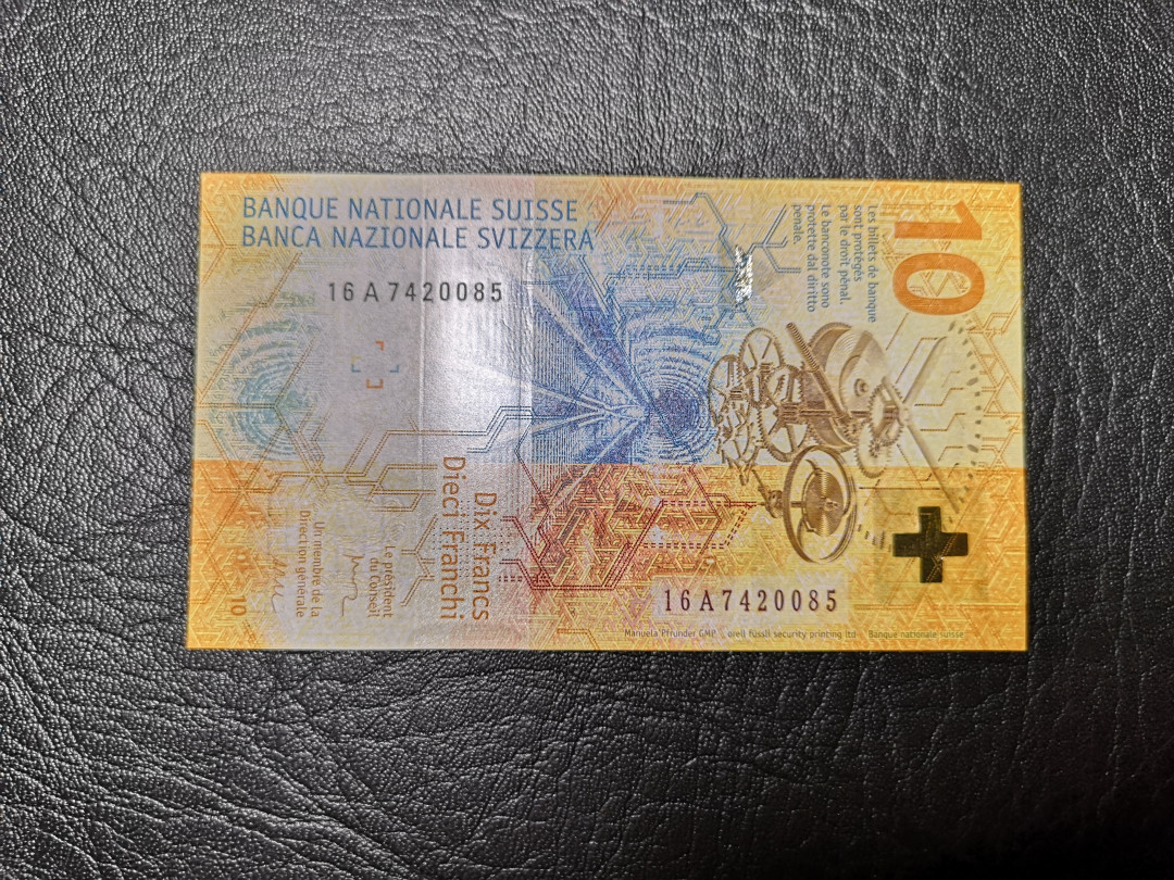 《外钞收藏家》第九十二期 精品拍卖 瑞士最新版 10法郎 首发版 全新unc