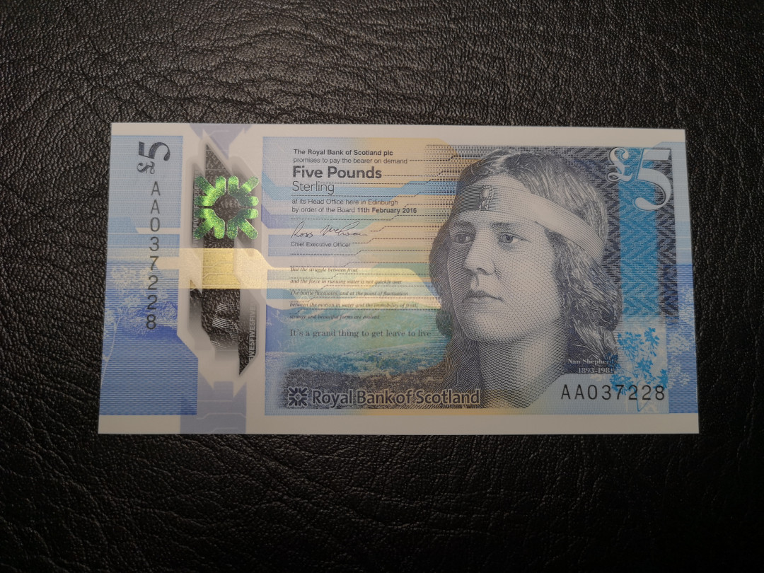 《外钞收藏家》第九十二期 精品拍卖 苏格兰 皇家银行 最新版5镑塑料钞 首发冠 全新unc