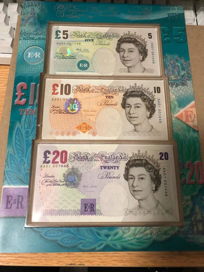 【Blue Auction】世界纸币精拍第43期——法兰西女神 (共53拍） - 【原装带册 首发全同小号】英国 E序列 5-10-20镑 AA01冠 全新UNC 带册稀少