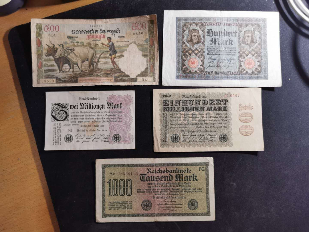 【鲸贝乐淘】千字文·第“策功茂实，勒碑刻铭”号拍卖 【外国流通钞12张】老钞，品相如图，12张