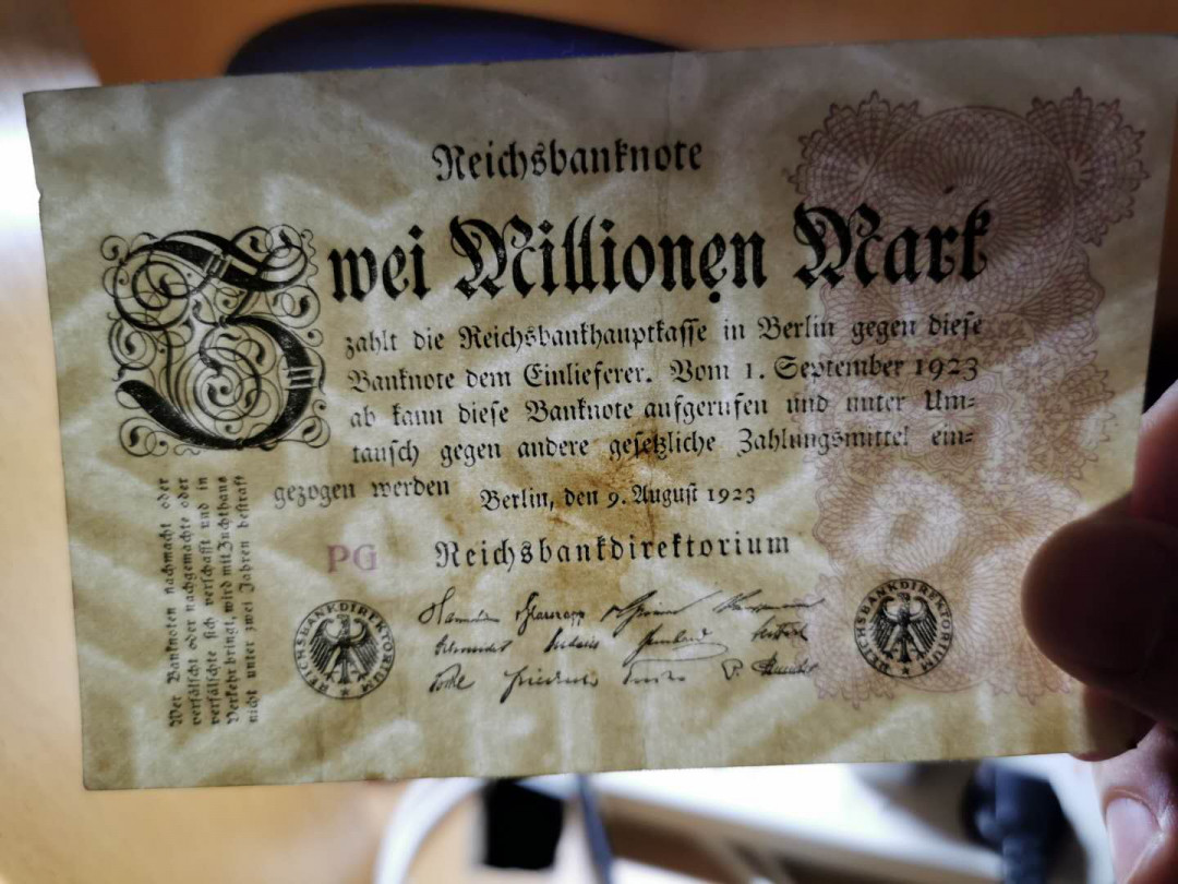 【鲸贝乐淘】千字文·第“策功茂实，勒碑刻铭”号拍卖 【外国流通钞12张】老钞，品相如图，12张