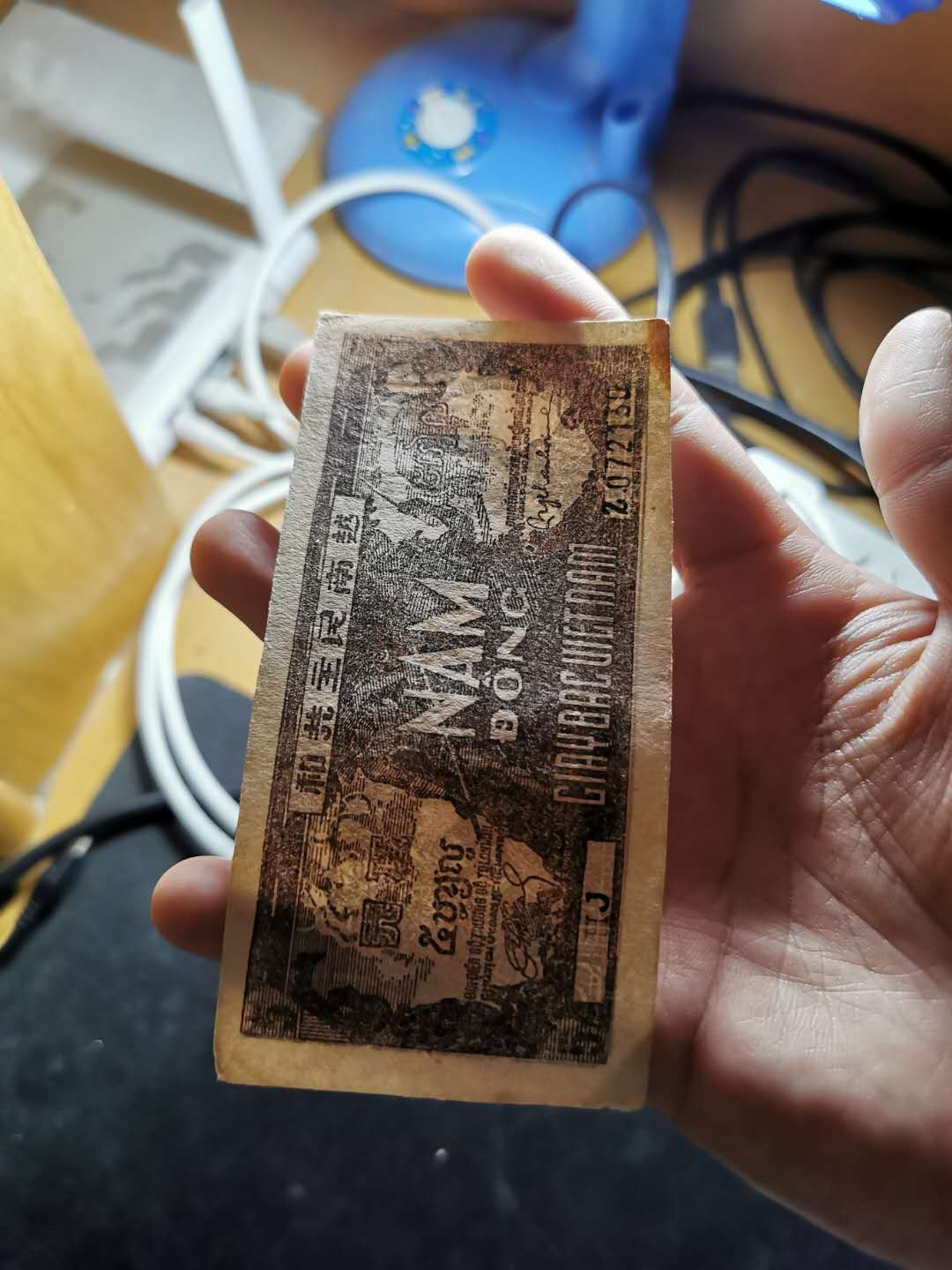 【鲸贝乐淘】千字文·第“策功茂实，勒碑刻铭”号拍卖 【越南🇻🇳 】6张，品相如图，1948年5盾解放区草纸币AUNC ，无折痕