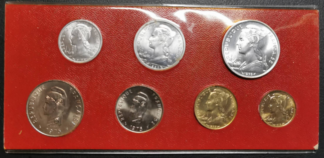 凡希社世界钱币微拍第一百四十二期 1975法属阿法伊萨七枚卡装全部BU