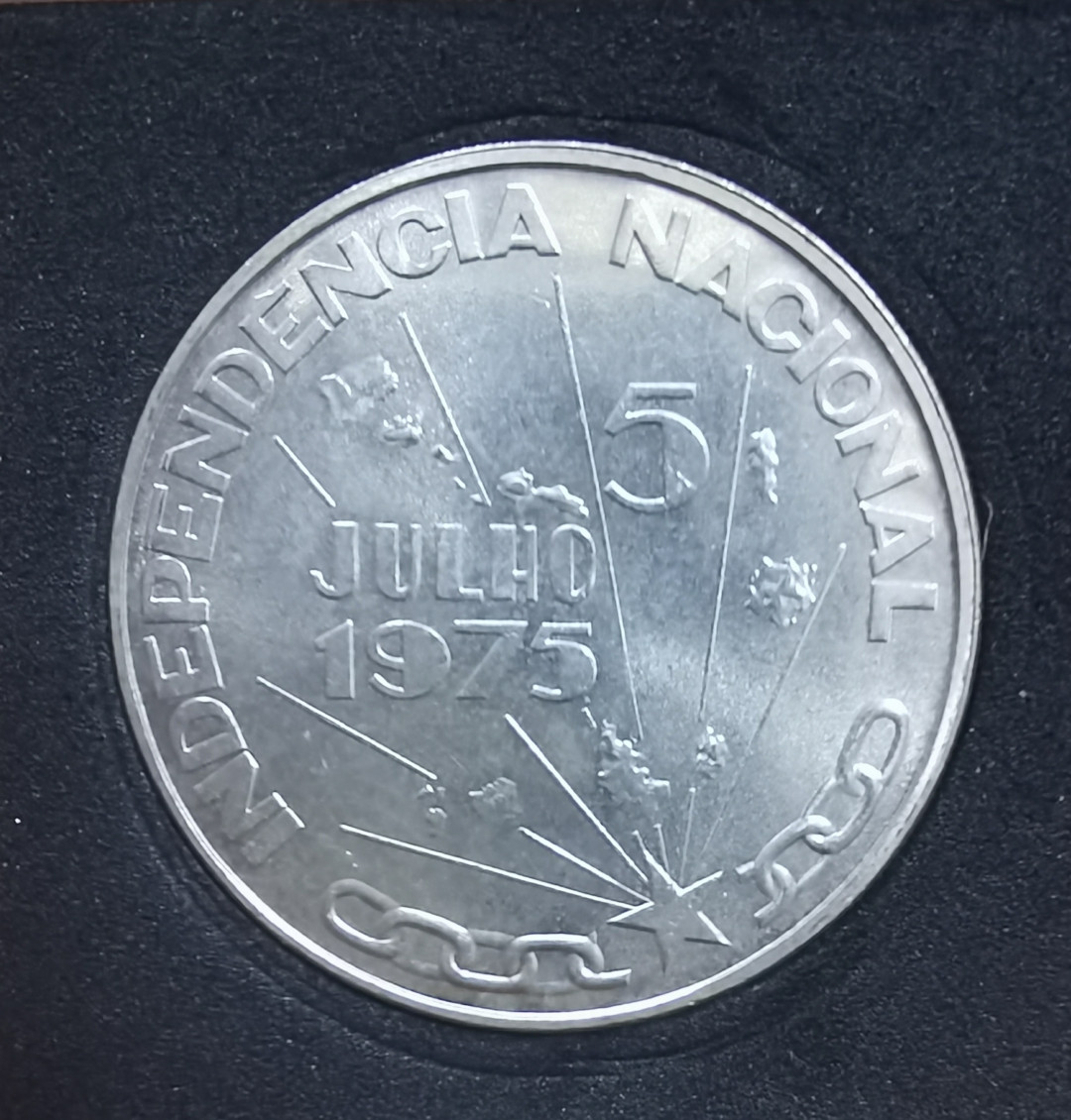 北京马甸外币专卖微拍第三十二期。银币专场，陆续上新，欢迎关注 1976年佛得角独立1周年纪念银币（地图币），重16.5克，成色925银，品相如图