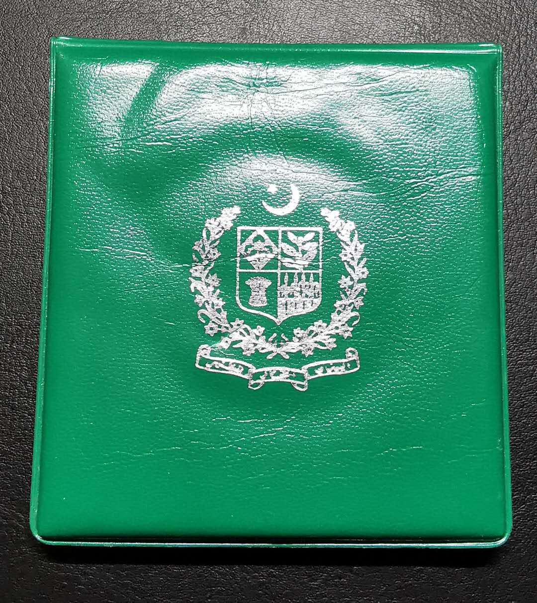 凡希社世界钱币微拍第一百四十二期 荐！1976巴基斯坦真纳100卢比精铸大银原装证书！