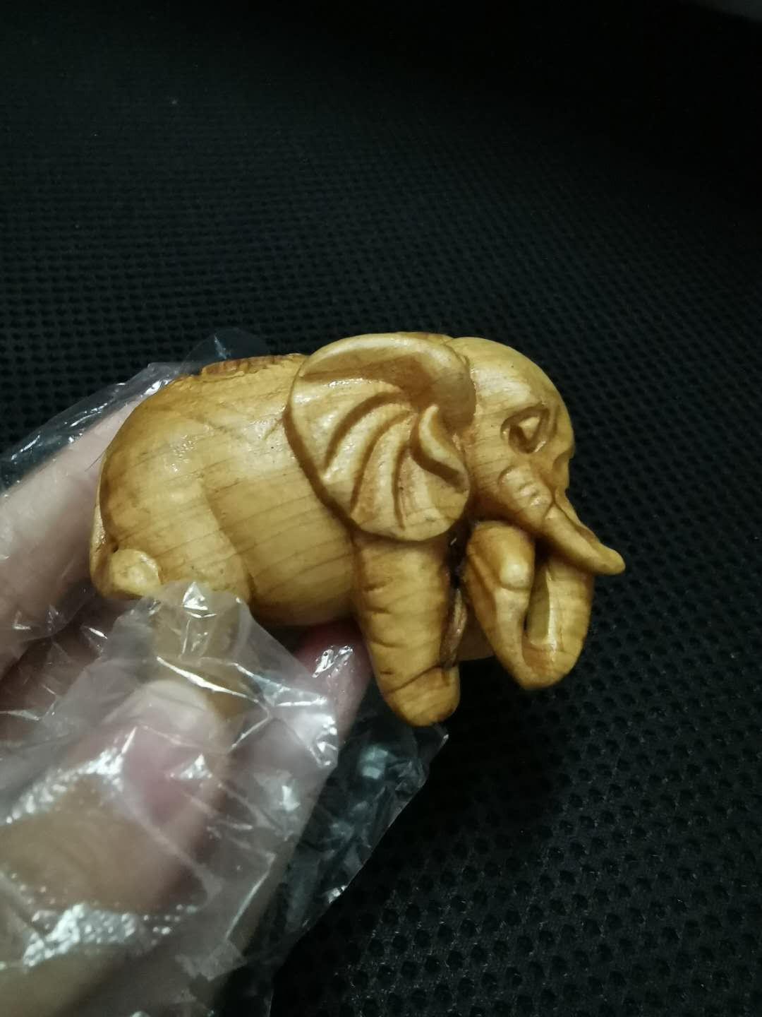 闽南收藏拍卖第1期 木雕小象一个黄亮物件自带木香