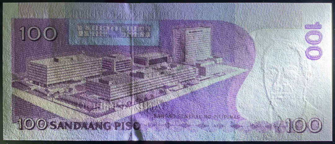 【鲸贝乐淘】千字文·第“策功茂实，勒碑刻铭”号拍卖 【菲律宾】555555，ND1998～2001年，100比索，全新unc，全同5，稀缺红字版，人物水印处凹凸明显，无黄无污四角尖