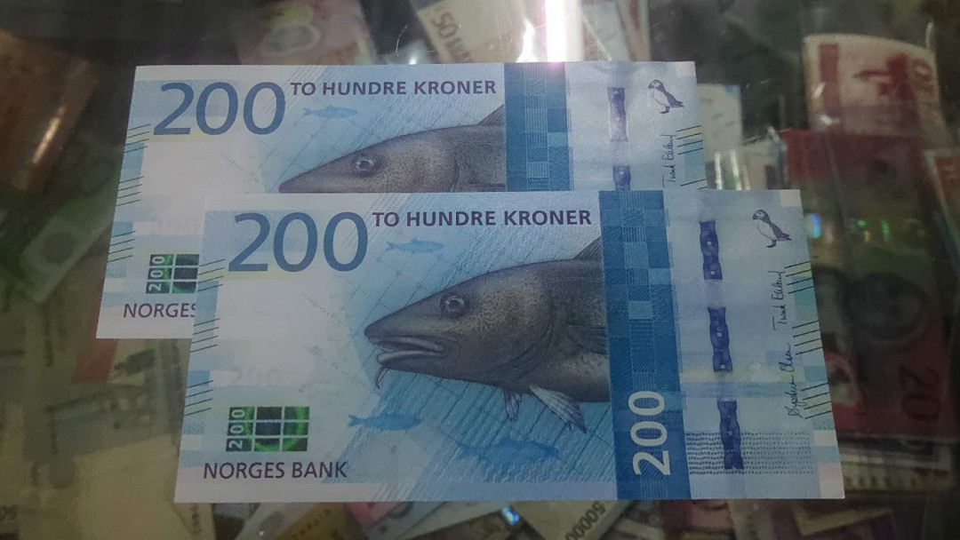 【囧羊收藏】精选微拍第八场 世界钱币共舞 2016年挪威200克朗 咸鱼 全新UNC绝品 只拍图片中的其中一张