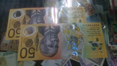 【囧羊收藏】精选微拍第八场 世界钱币共舞 2018年版澳大利亚50元塑料钞 错版钞 两张全同号为一件 全新绝品塑料窗口完美无划伤