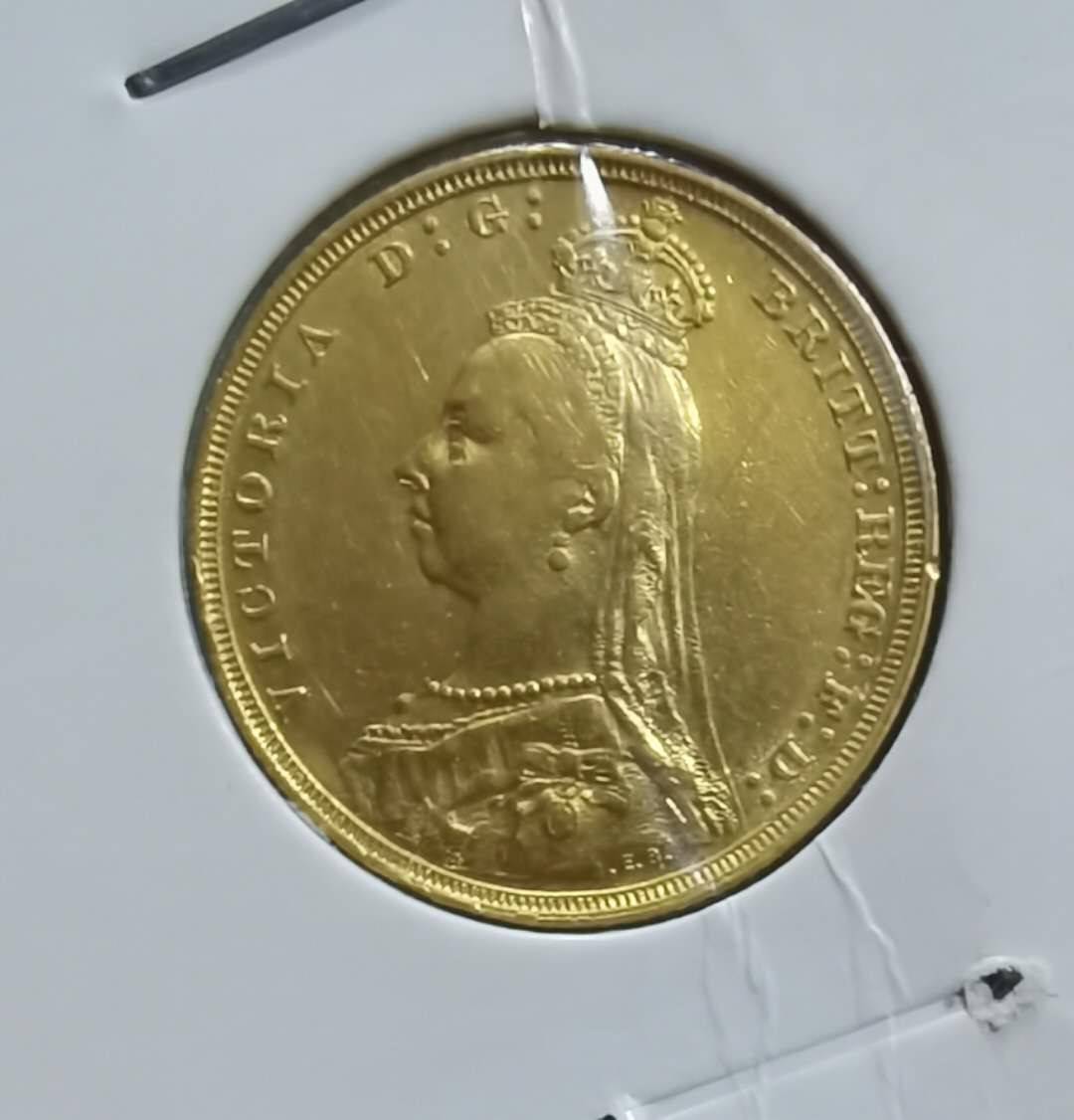 北京马甸外币专卖微拍第三十二期。银币专场，陆续上新，欢迎关注 1893年英国高冠马剑金币，重：7.9881克，成色：917，品相如图