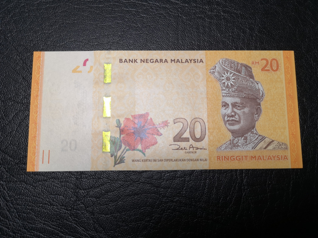 《外钞收藏家》第九十三期拍卖 马来西亚20  补号 999豹子号  全新UNC