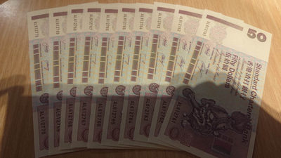 【囧羊收藏】精选微拍第八场 世界钱币共舞 2001年香港渣打银行50元 标准十连号 短棍 狮子踩波 全新UNC绝品