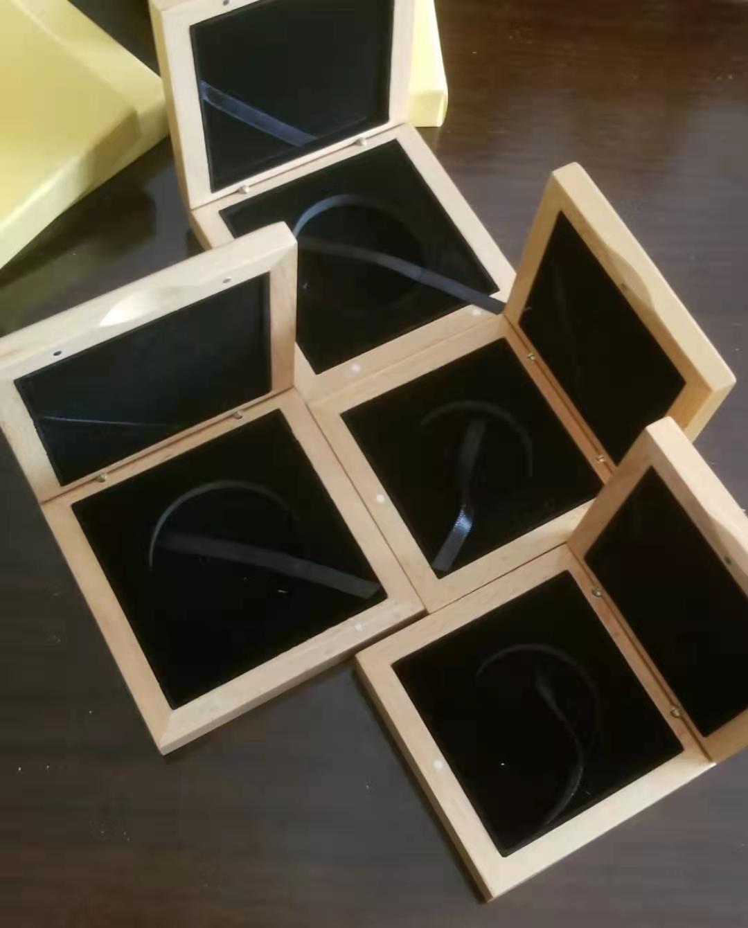 【币观天下】第131期钱币拍卖～ CIT原厂木盒4只，可放1盎司45毫米，2盎司55毫米外径钱币，全新。