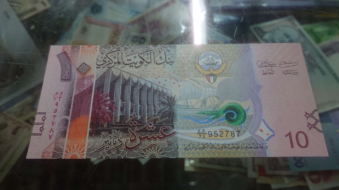 【囧羊收藏】精选微拍第八场 世界钱币共舞 科威特10第纳尔 全新UNC