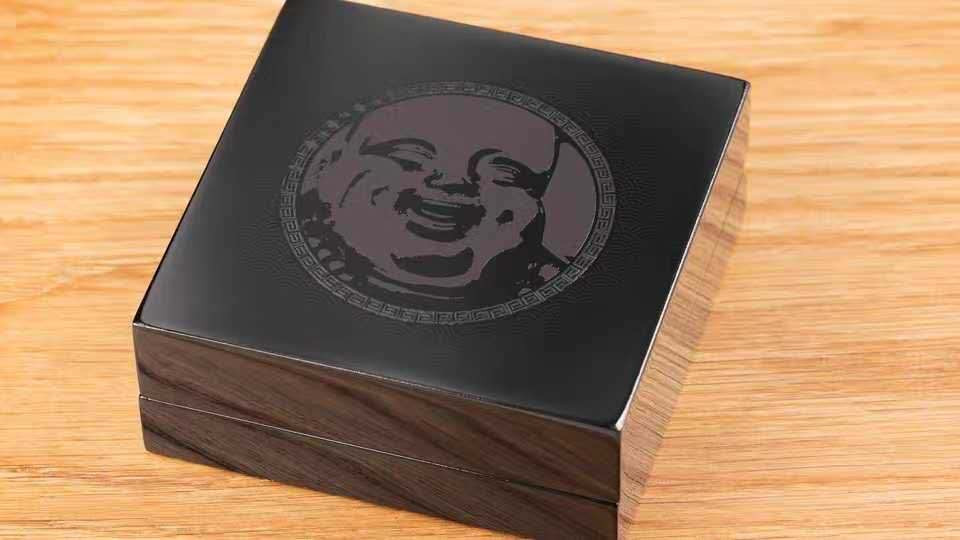 【币观天下】第131期钱币拍卖～ 帕劳2018年笑口常开大肚弥勒佛精制黑色超高浮雕镀金2盎司银币