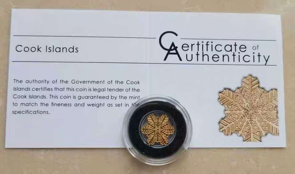 【币观天下】第131期钱币拍卖～ 库克圣诞雪花异形仿真小金币   9999金0.5克  